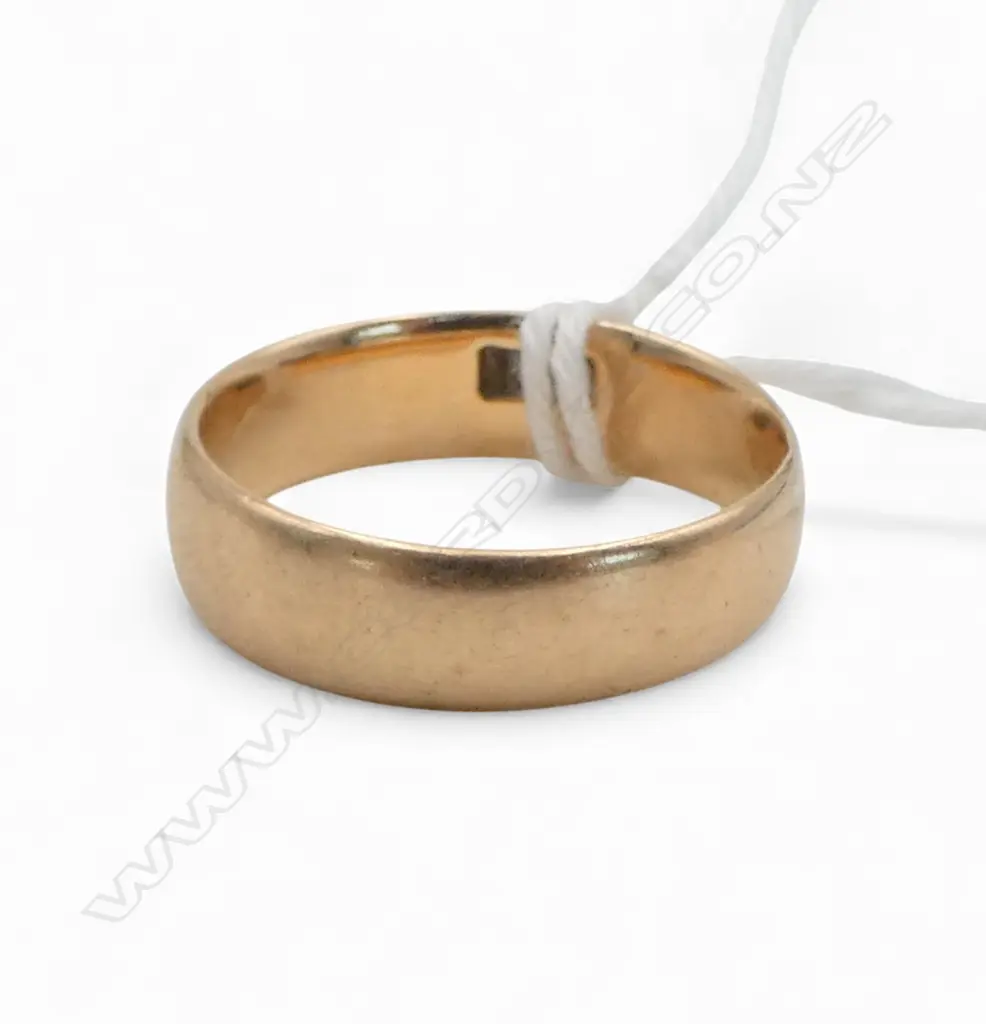 18ct GOLD WEDDER 3.98gms SIZE M Image 1++