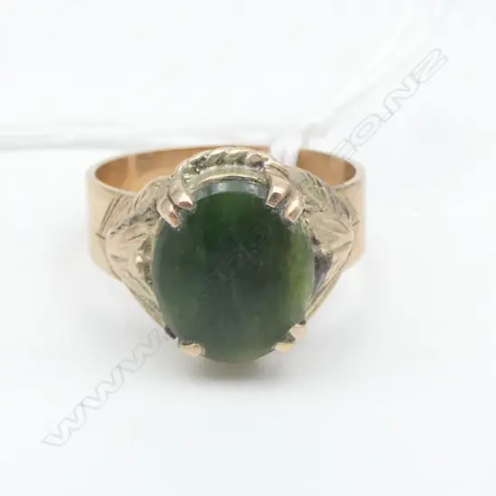 9ct GOLD &POUNAMU RING leafy shoulders 6.58gms SIZE R