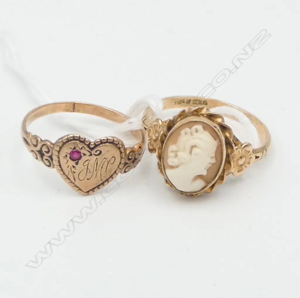 2x 9CT RINGS; CAMEO & HEART, 3.84gm SIZE K & M Image 1++