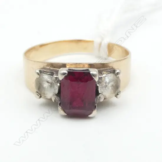 VINTAGE 9ct GOLD RED & FAUX DIAMOND RING 2.65gms SIZE O1/2