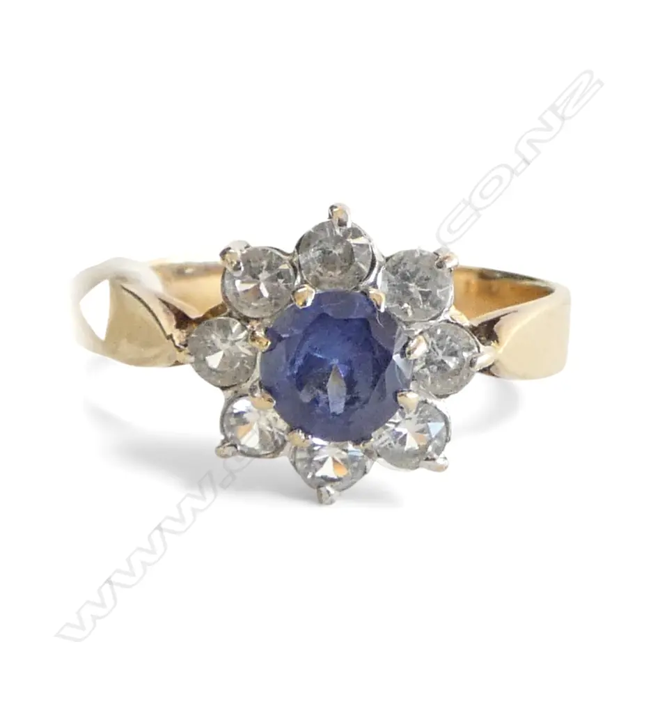 9ct GOLD BLUE & WHITE STONE CLUSTER RING 3gms SIZE O Image 1++