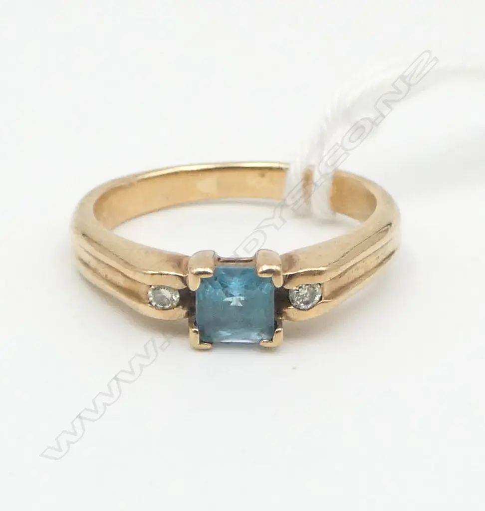9CT BLUE TOPAZ & DIAMOND RING, 2.7gms SIZE K1/2 Image 1++