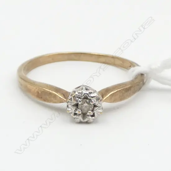 9CT ILLUSION SET DIAMOND RING, 1.6gms SIZE S1/2