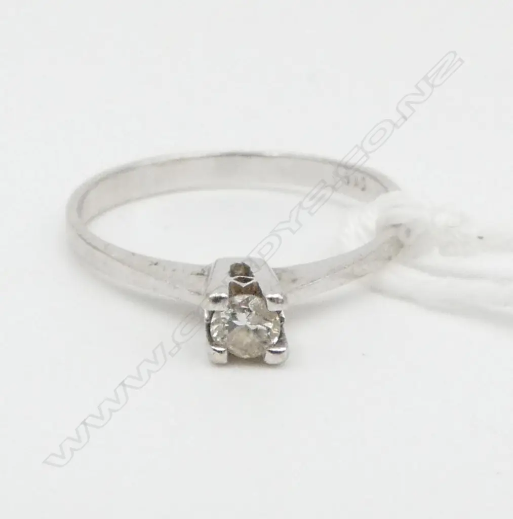 14ct WG DIAMOND SOLITAIRE RING, 1.19gm, SIZE I Image 1++