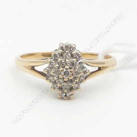 9ct GOLD & MULTI DIAMOND CLUSTER RING 2.07gms SIZE O