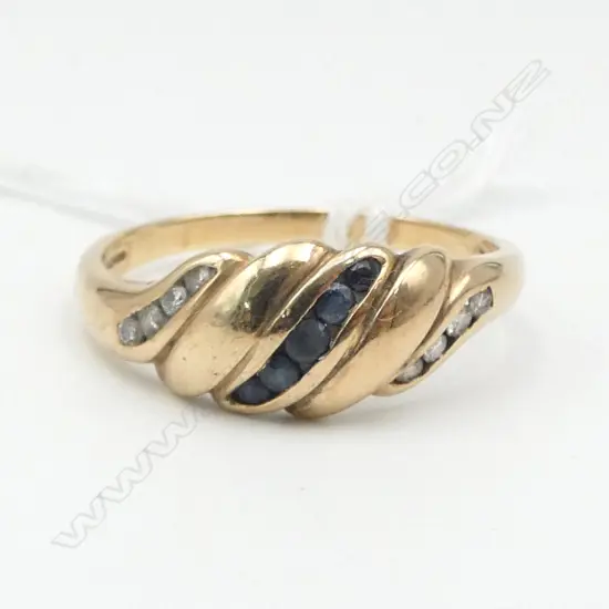 9ct Y/GOLD SAPPHIRE & DIAMOND RING top w row of sapphires & 2 rows diamonds 4.3gms SIZE Z