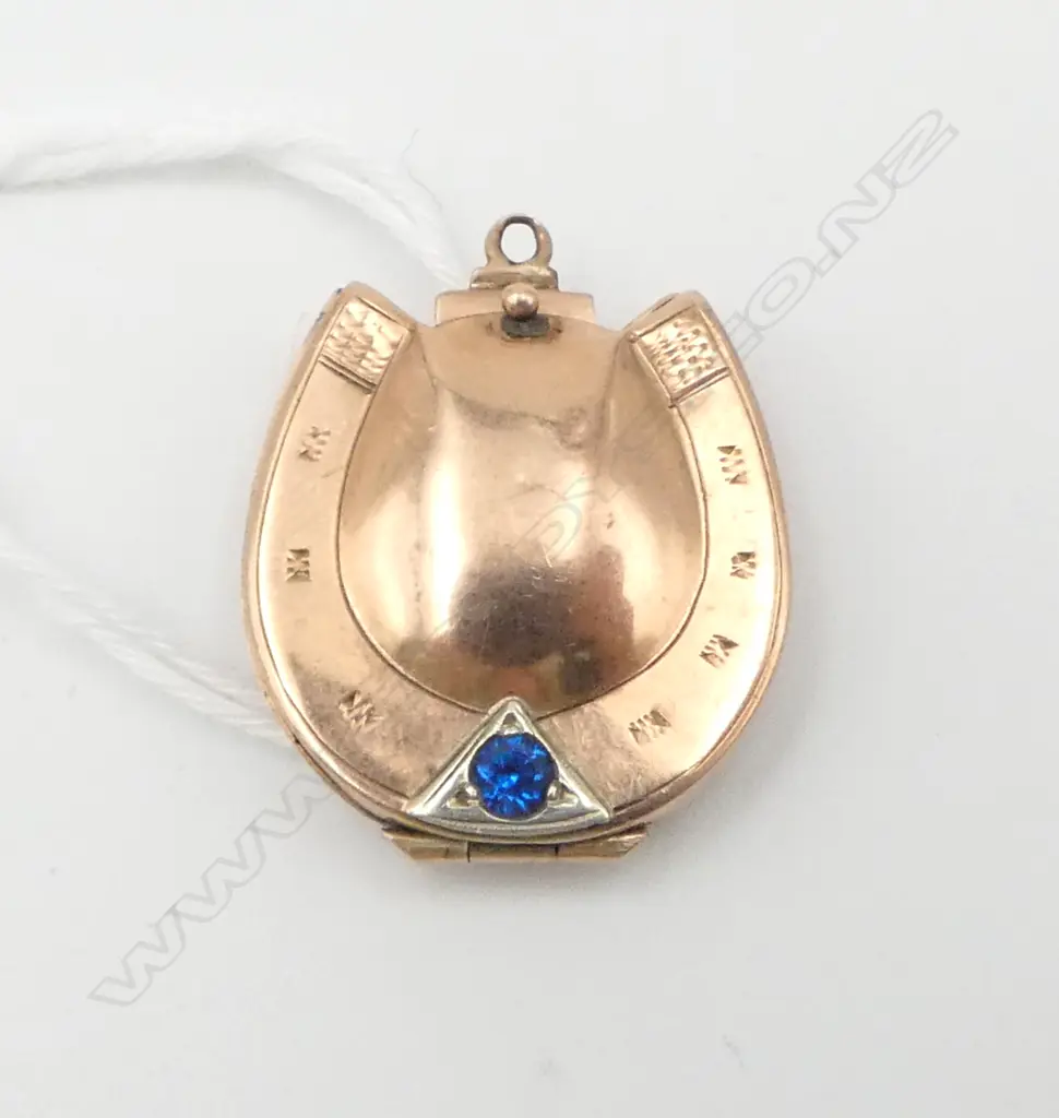 EDWARDIAN 9ct ROSE GOLD HORSE SHOE framed LOCKET 4.6gms Image 1++