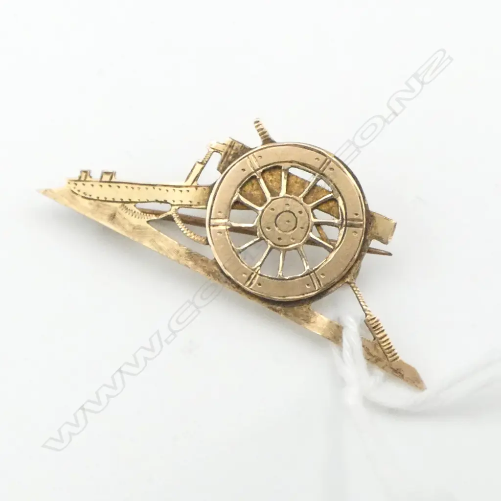 WWI 15ct GOLD SWEETHEART FIELD GUN BADGE 3.73gms Image 1++