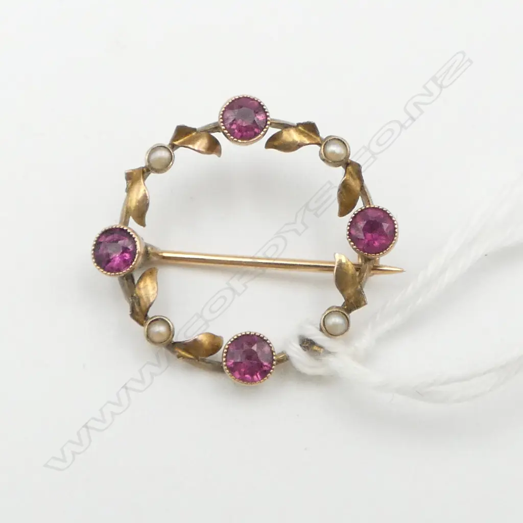 VICT. AMETHYST & SEED PEARL CIRCLE BROOCH, 1.68gm, DIA.20mm Image 1++
