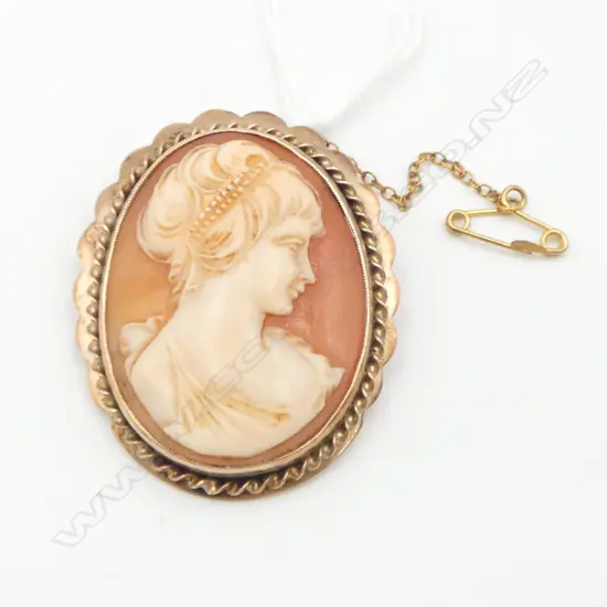 9ct GOLD FRAMED carved CAMEO PORTRAIT BROOCH 10.7gms