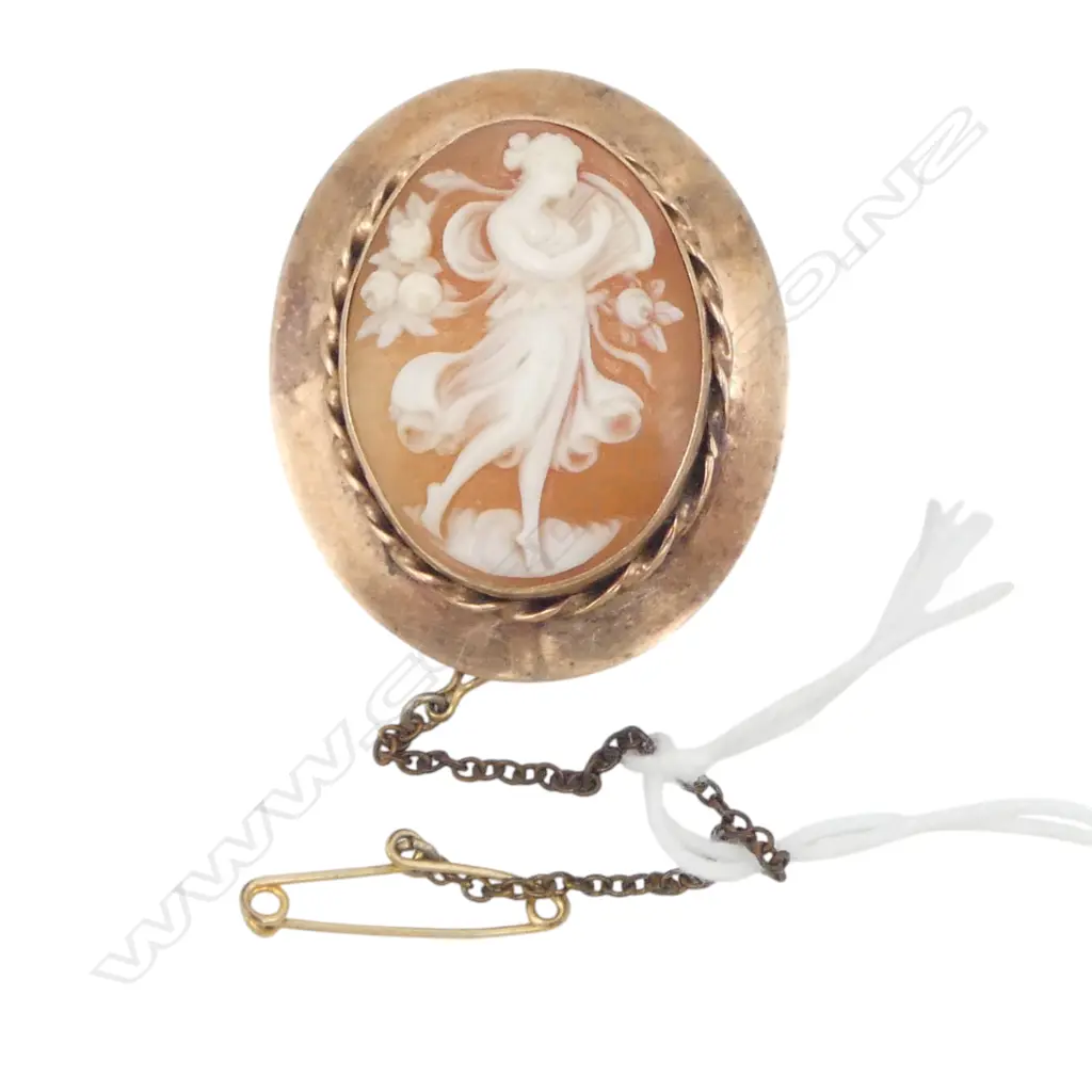 9ct GOLD FRAMED CAMEO carved with maiden 7.1gms Image 1++