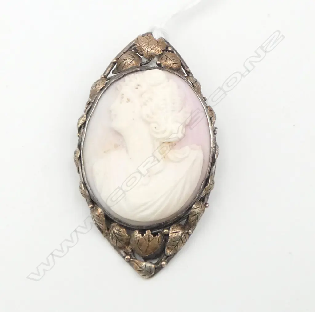 VINTAGE SILVER & GILT carved shell CAMEO woman in profile Image 1++