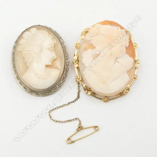 2 CAMEOS women in profile. Gilt & silvered frames