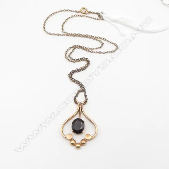 9ct GOLD & GARNET VINTAGE PENDANT 3.4gms on plated CHAIN