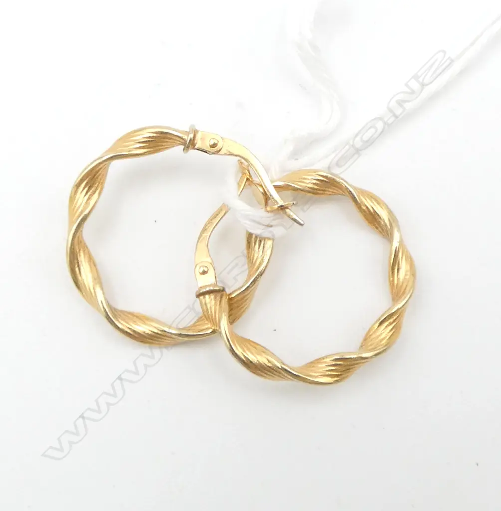 PR 9ct TWIST HOOP EARRINGS, 1.1gm Image 1++