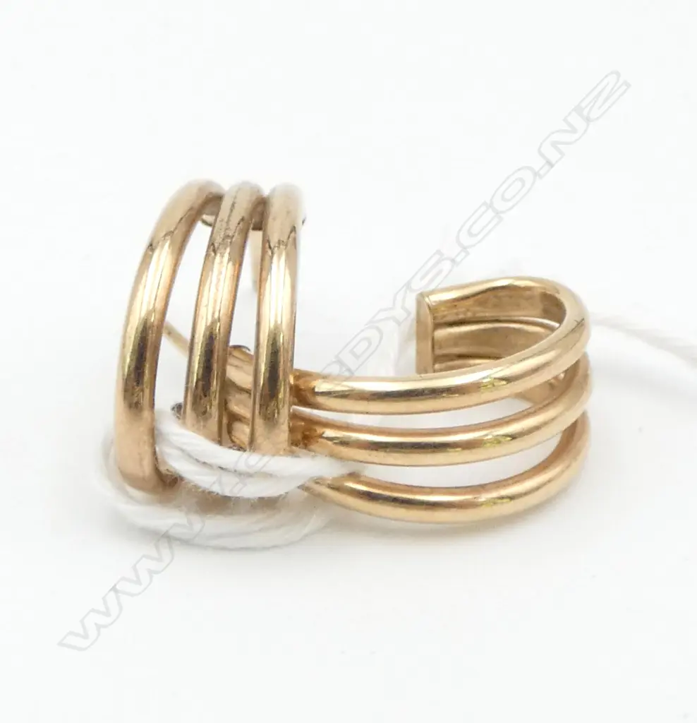 PR 9ct GOLD 3 BAND C-SCROLL EARRINGS 2.6gms Image 1++