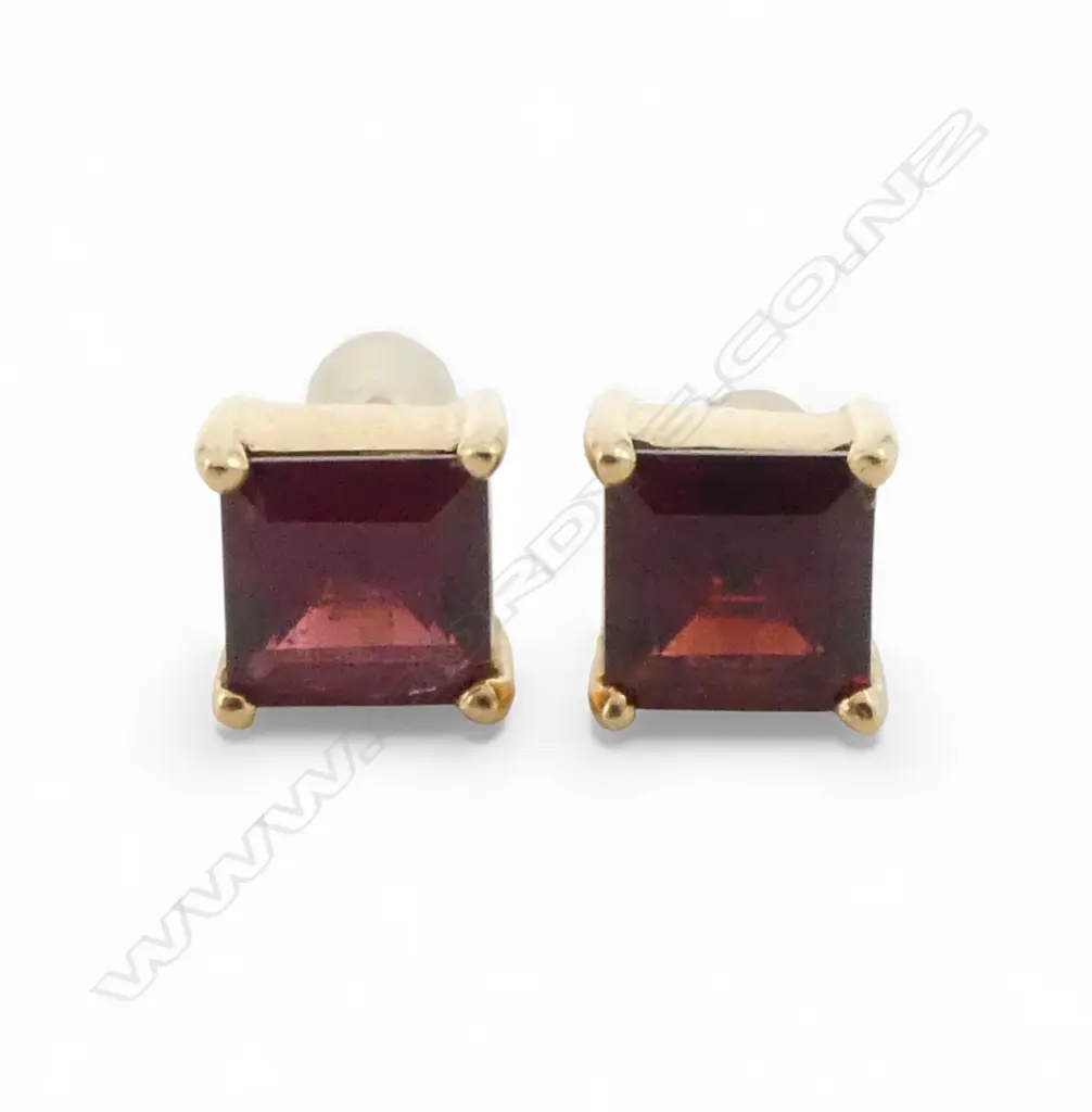 PR 14CT GARNET EARRINGS, 2.9gms Image 1++