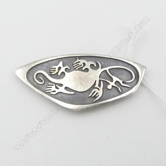 PETER MINTURN SILVER CAVE DESIGN PENDANT/BROOCH