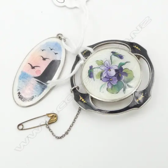 2 VINTAGE SILVER & ENAMEL JEWELLERY PCES: PENDANT 'Nordkap' (North Cape Norway) + Violets BROOCH