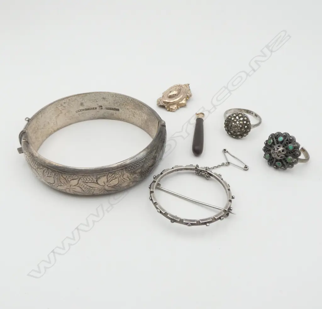 FRED MONEY SILVER HINGED BANGLE & OTHER MAINLY SILVER JEWELLERY some faulted + gold mounted pendant Image 1++