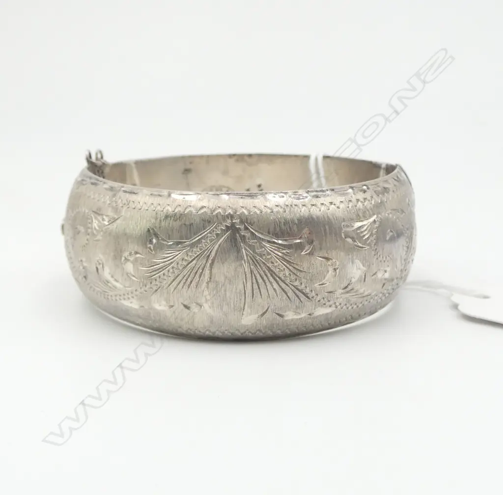 LGE STG SILVER HINGED BANGLE leafy scroll engraved. 'Mexico' Image 1++