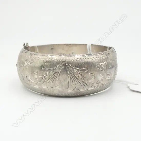 LGE STG SILVER HINGED BANGLE leafy scroll engraved. 'Mexico'
