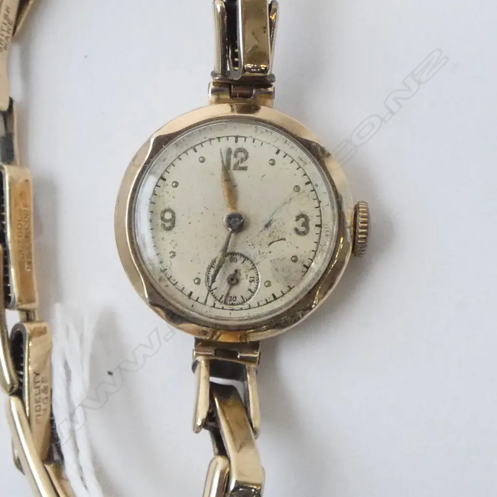 1920's/30's 9ct GOLD LADIES WRISTWATCH with plated gold strap. Running Image 1++
