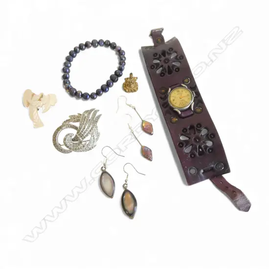 VINTAGE LADIES WATCH leather retro + asst jewels: pearl bracelet + earrings + seal + mop palm brooch