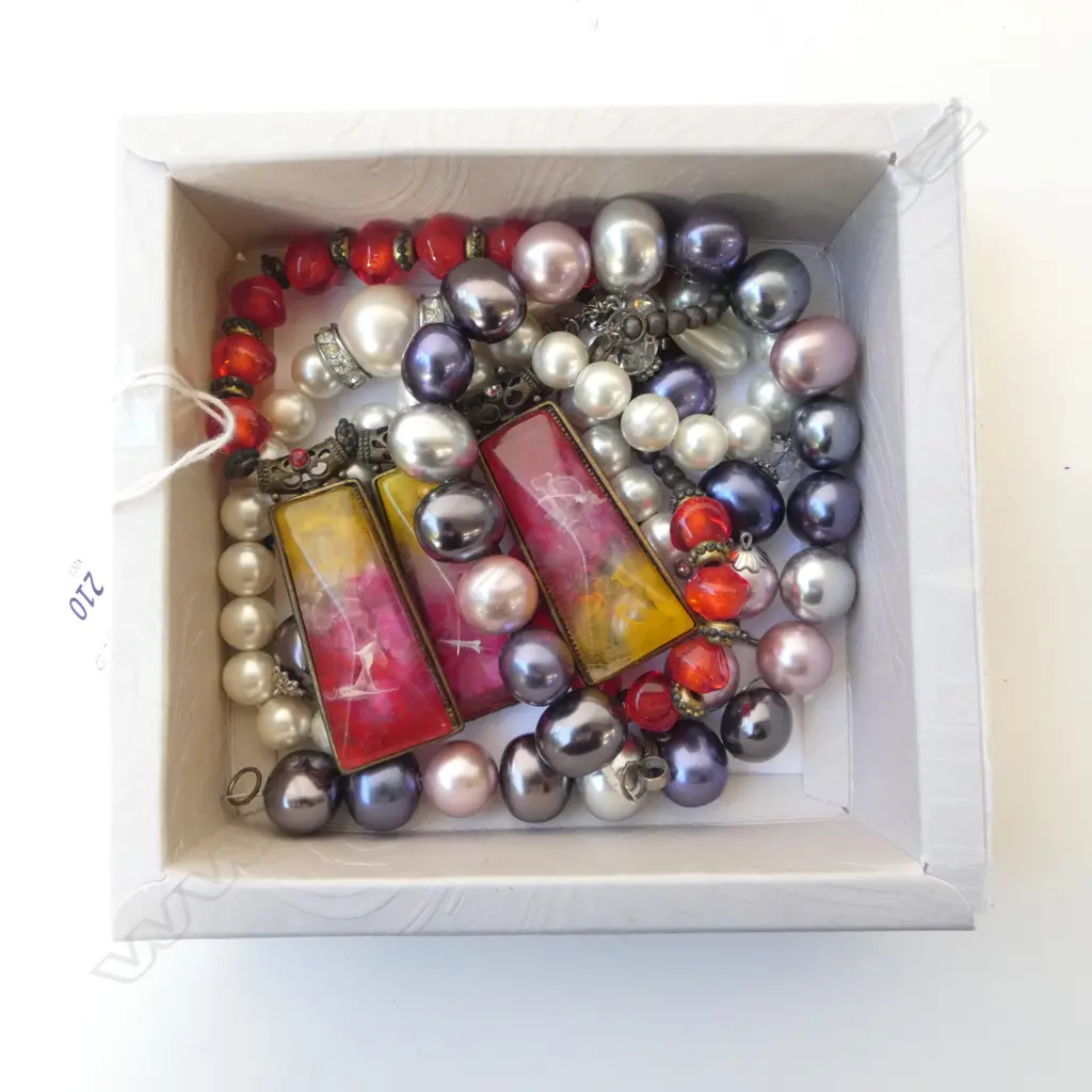 ASSTD NECKLACES AND EARRINGS Image 1++