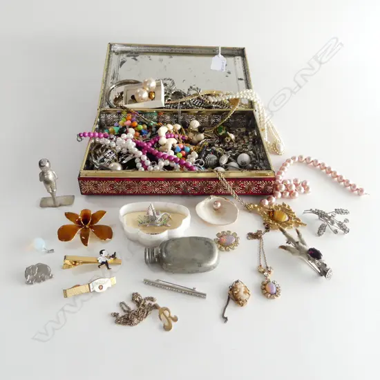 TIN OF COSTUME JEWELLERY