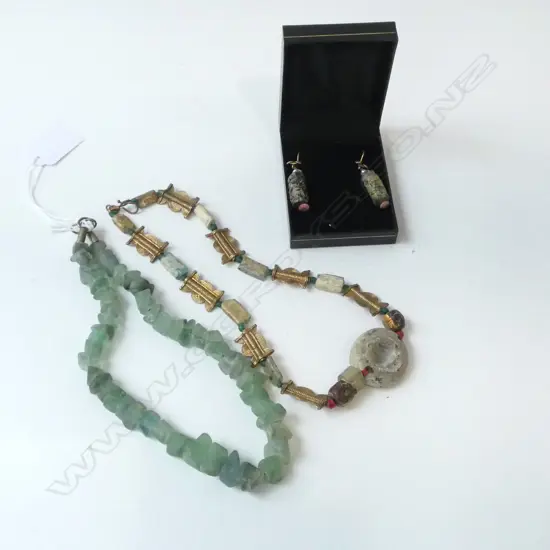 3 PCES TURKISH SEA GLASS JEWELLERY; 2 NECKLACES + PR EARRINGS L.55mm