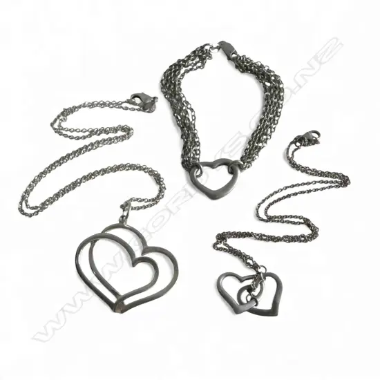 3 SILVER HEART JEWELLERY ITEMS: 2 NECKLACES + 1 BRACELET MULTI CHAIN