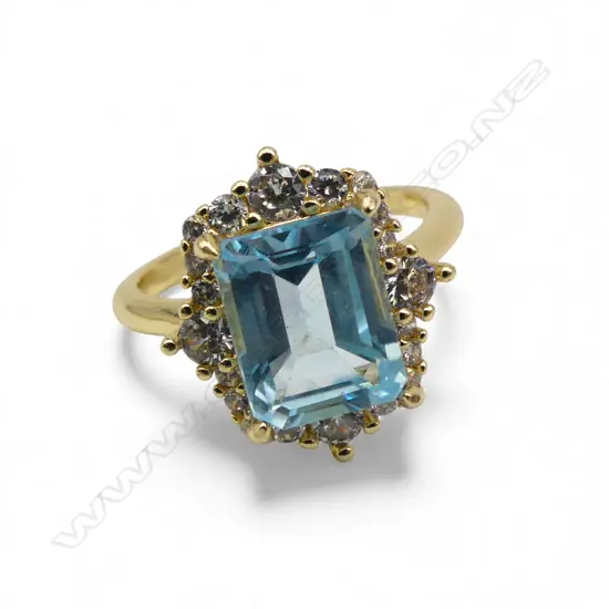 SKY BLUE TOPAZ & CZ DRESS RING, GILT FINISH, AIG REPORT SIZE Q