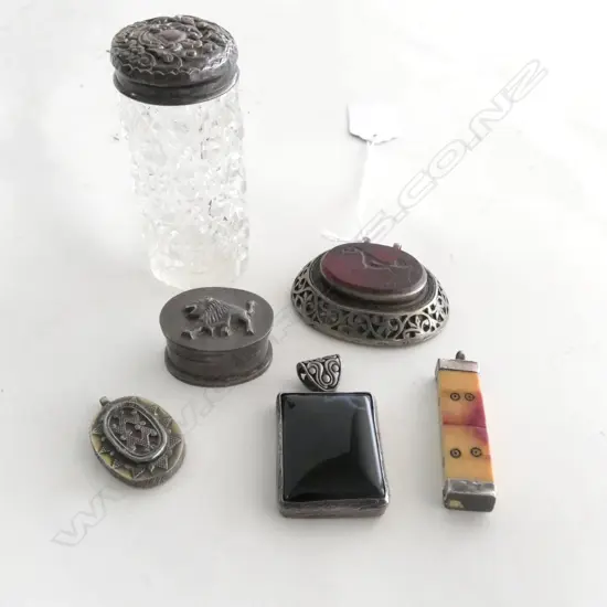 4 VINTAGE ETHNIC PENDANTS INCL. CARNELIAN IN SILVER METAL SETTING 50x55mm, 2 925 SILVER CONTAINERS H.85mm