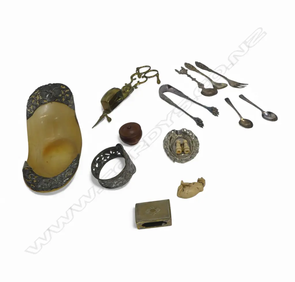 ASST. SILVER PLATE ITEMS INCL. HORN DISH W.220mm AF Image 1++