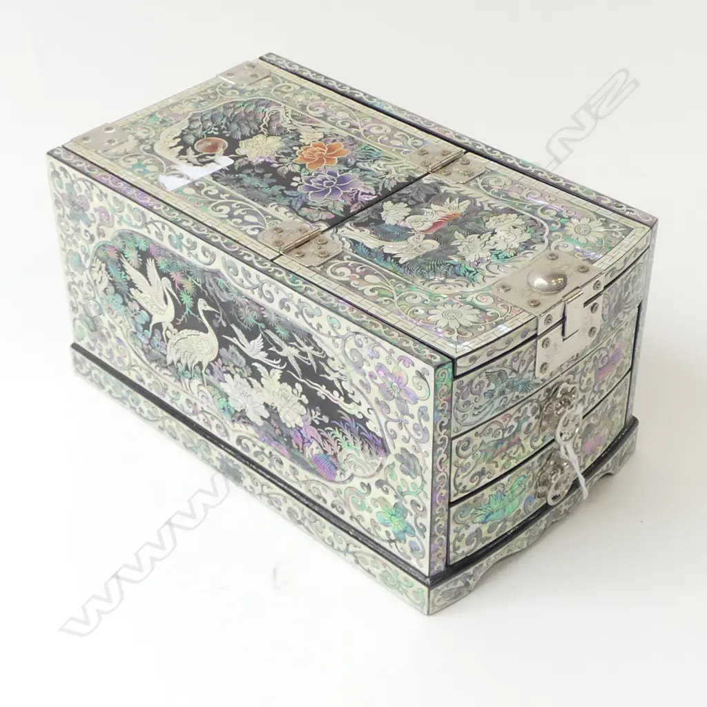 ORIENTAL JEWELLERY BOX w. MoP INLAY 135x235x120mm Image 1++