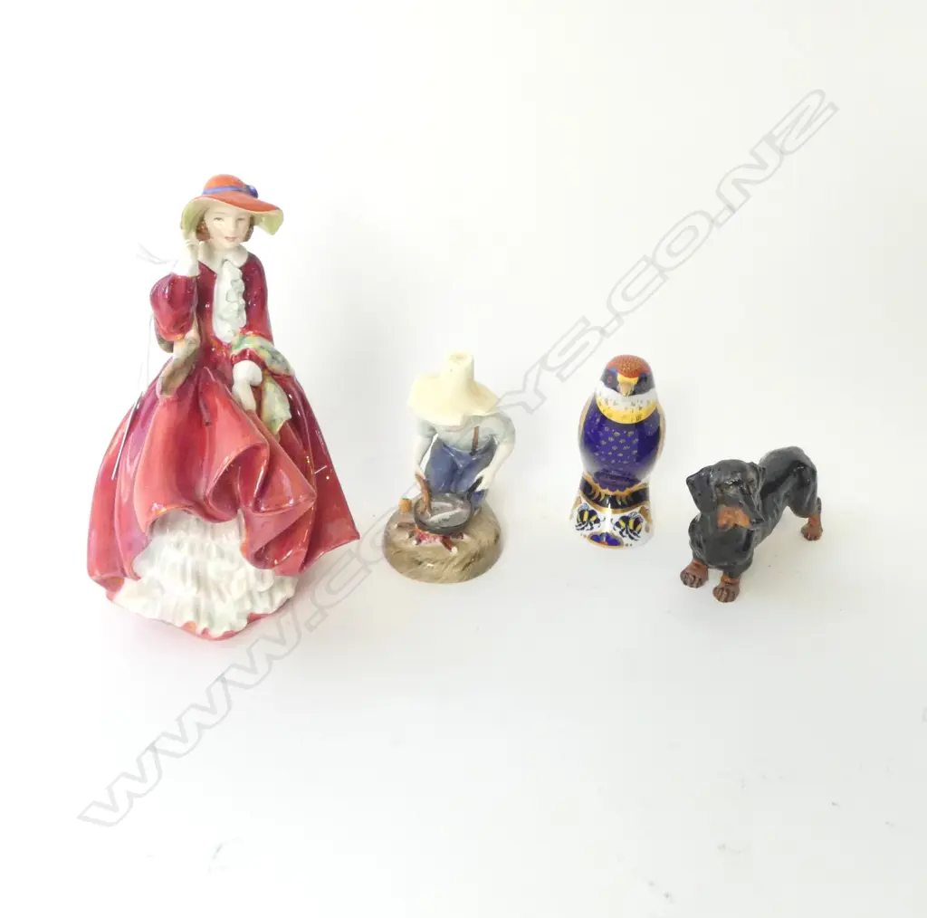 4 FIGURINES; ROYAL CROWN DERBY BEE-EATER, 3 ROYAL DOULTON; DOG, RIVER BOY, TOP O' THE HILL H.180mm Image 1++