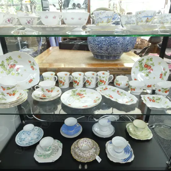 COLLECTION OF QUEENS CHINA VIRGINIA STRAWBERRY PAT