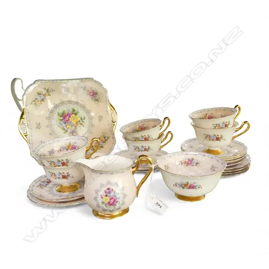 SHELLEY CHINA TEASET 6CSPS C/SUGAR & CAKE PLATE CROCHET PAT