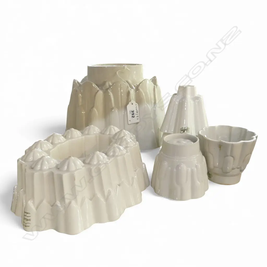 COLLECTION OF 7 WHITE SHELLEY CHINA JELLY MOULDS 2 DIA 170MM 5 DIA 70MM Image 1++