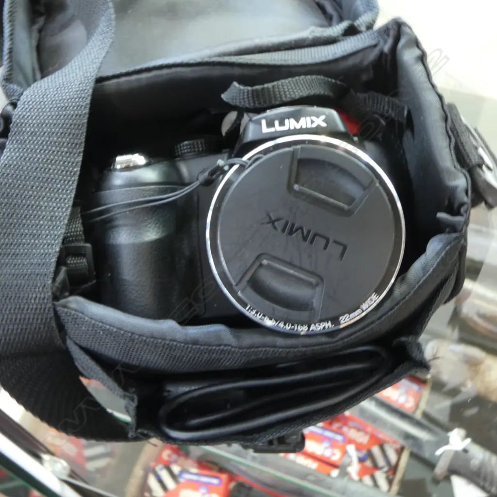 PANASONIC LUMIX MODEL No.DMC-LZ40 in case, with memory card, working battery, carry case Image 1++