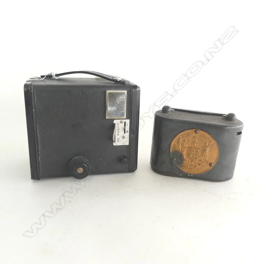 VINTAGE NZ POST MONEY TIN + KODAK BOX BROWNIE CAMERA Image 1++