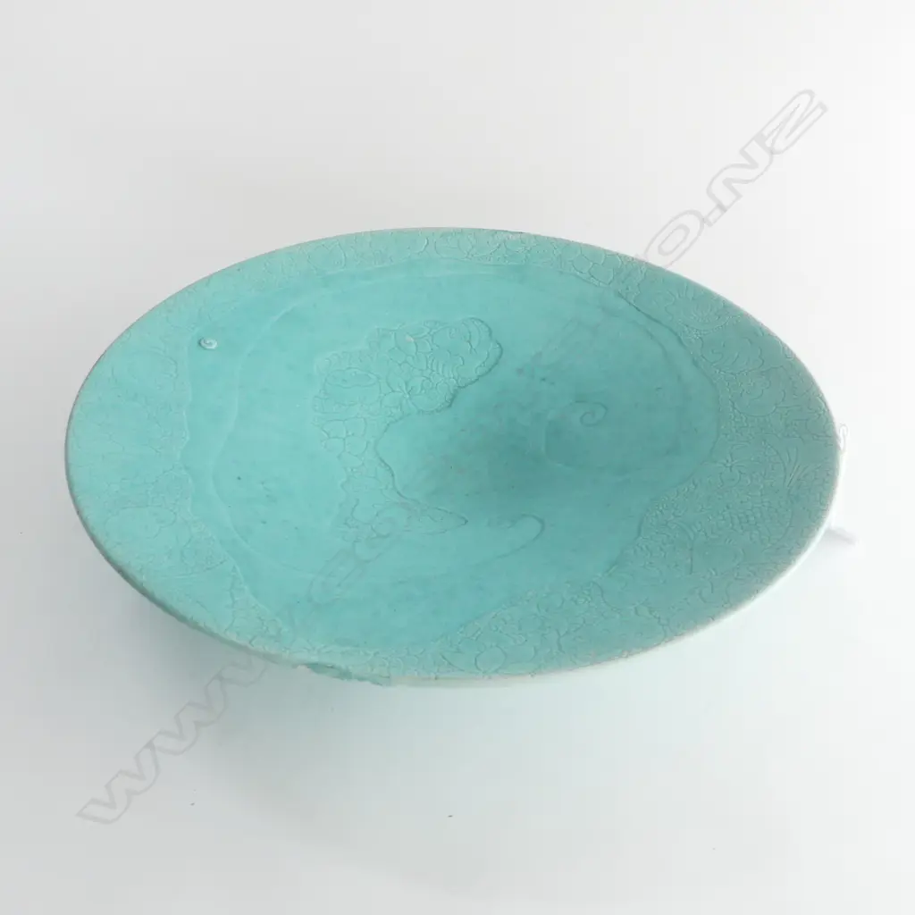 KEUM SUN LEE LRG FOOTED DISH, PALE MATTE GLAZE w KORU & FLORAL DESIGNS, Dia.360mm  Image 1++