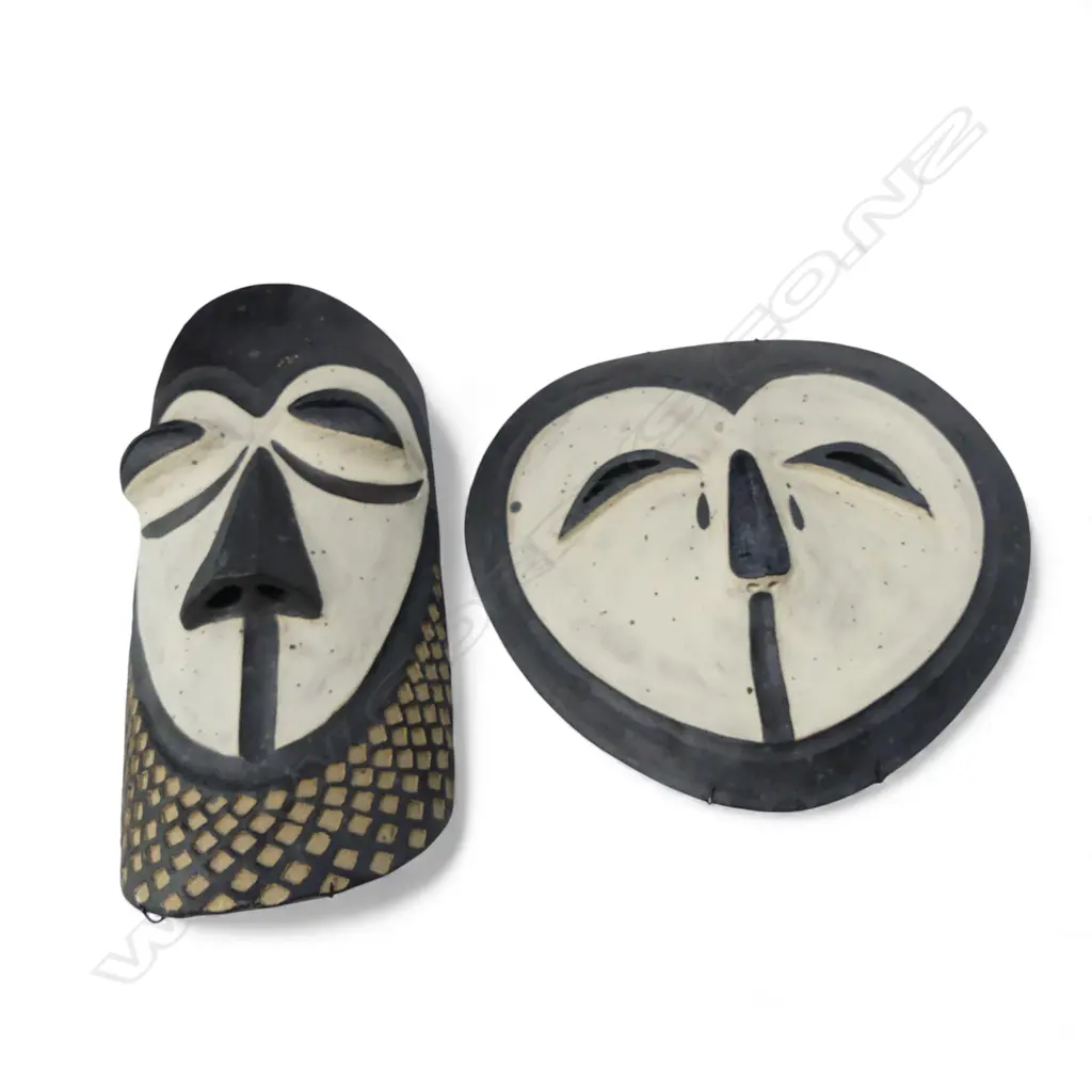 MARGARET BELL, 2 N.Z. STUDIO POTTERY WALL HANGING AFRICAN STYLE MASKS L.410mm Image 1++