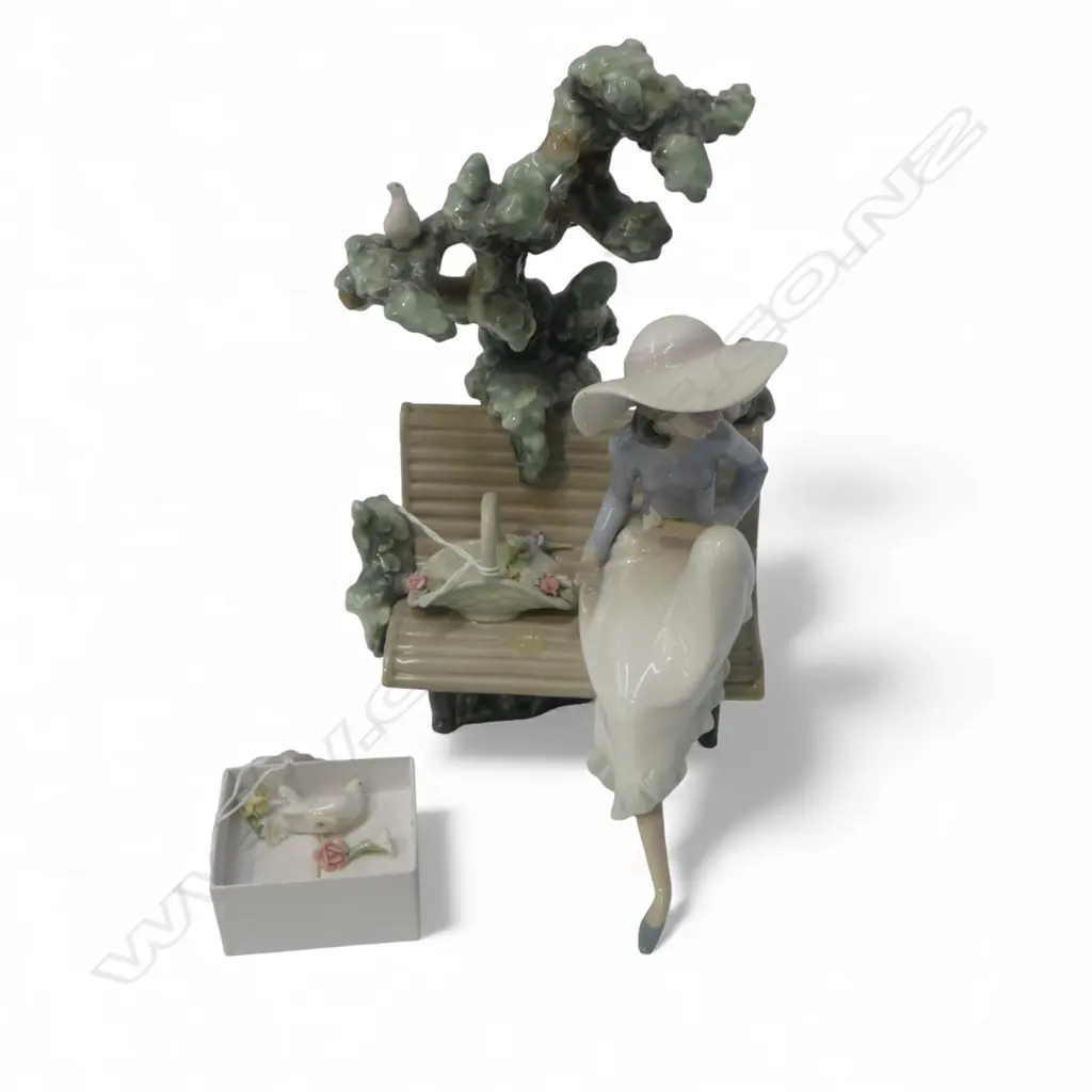 LLADRO FIGURE SUNDAY IN THE PARK dove and some flowers need reattaching H.230mm Image 1++