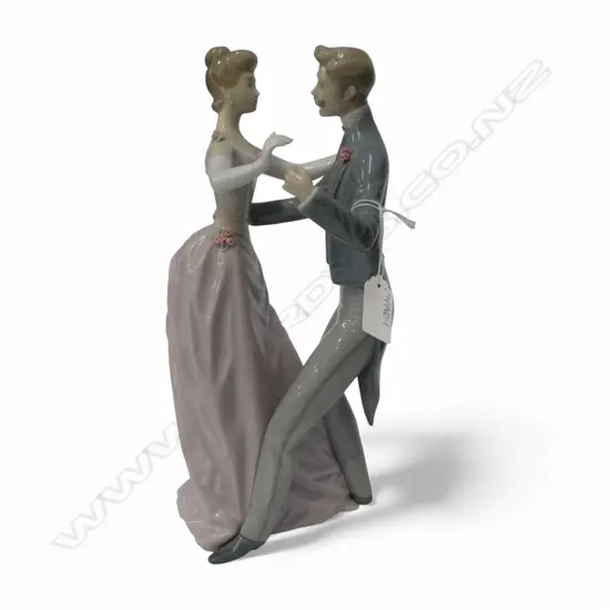 LLADRO FIGURE LOVERS WALTZ H.310mm