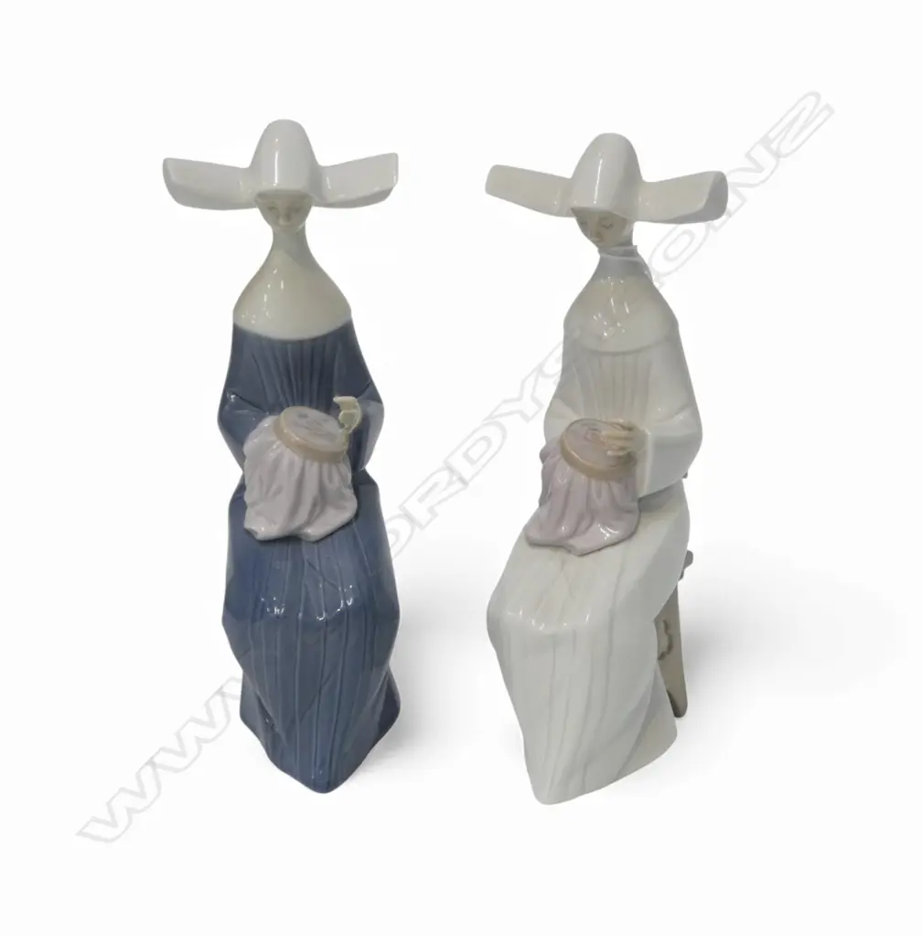 2 LLADRO NUNS H.200mm Image 1++