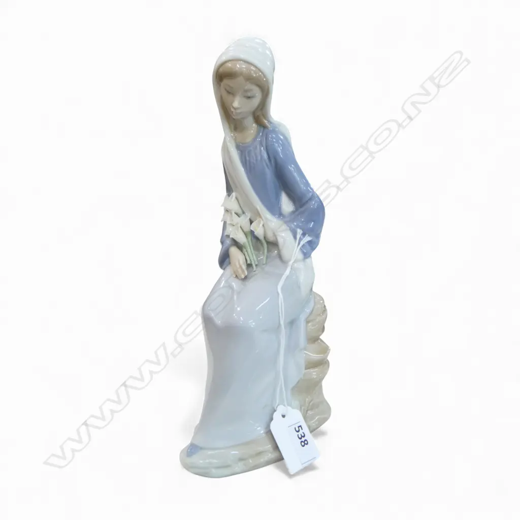 LLADRO FIGURE GIRL WITH LILLIES H.240mm Image 1++