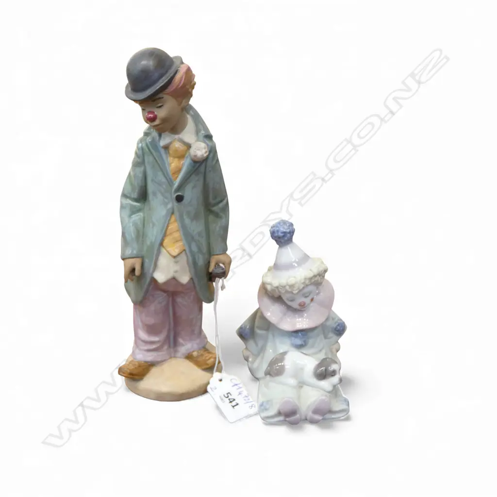 2 PCES LLADRO; CIRCUS SAM H.225mm, #5277 'PIEROTT WITH PUPPY' Image 1++