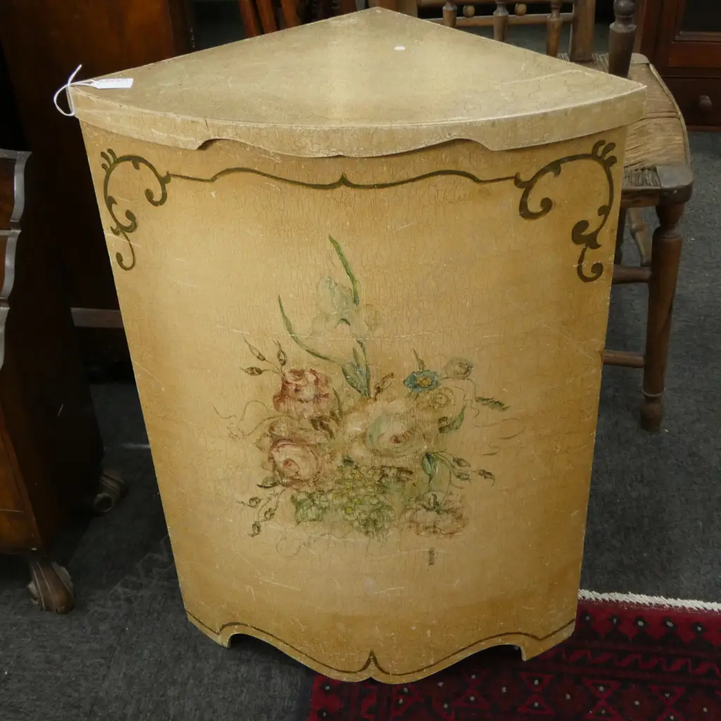 CRACKLE PAINTED LIDDED LAUNDRY CORNER HAMPER 365x365x705mm Image 1++